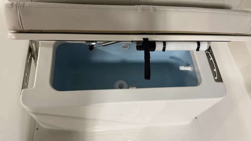 Slide: The Image of Boston Whaler 190 Montauk 2026 - 37