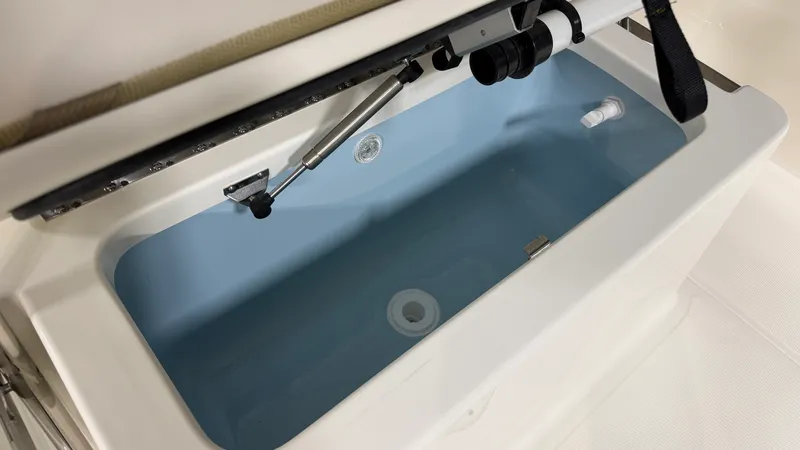 Slide: The Image of Boston Whaler 190 Montauk 2026 - 38