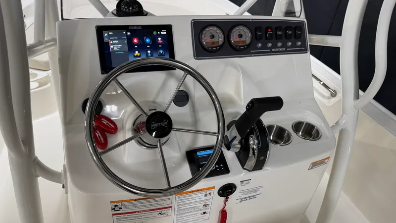 Slide: The Image of Boston Whaler 190 Montauk 2026 - 42