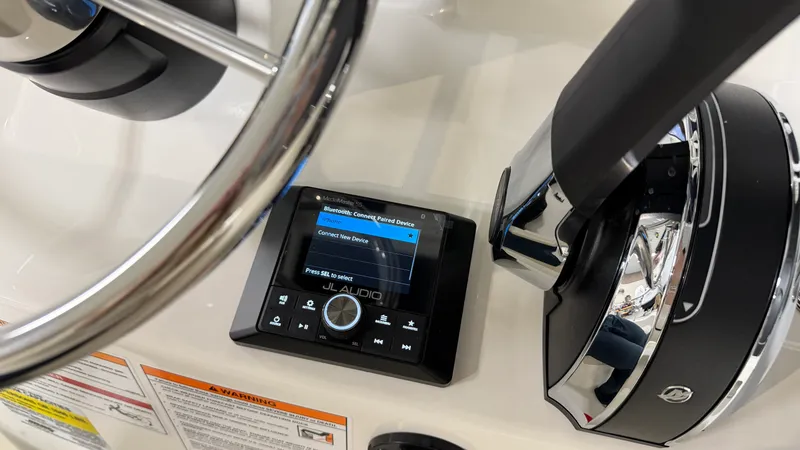 Slide: The Image of Boston Whaler 190 Montauk 2026 - 43