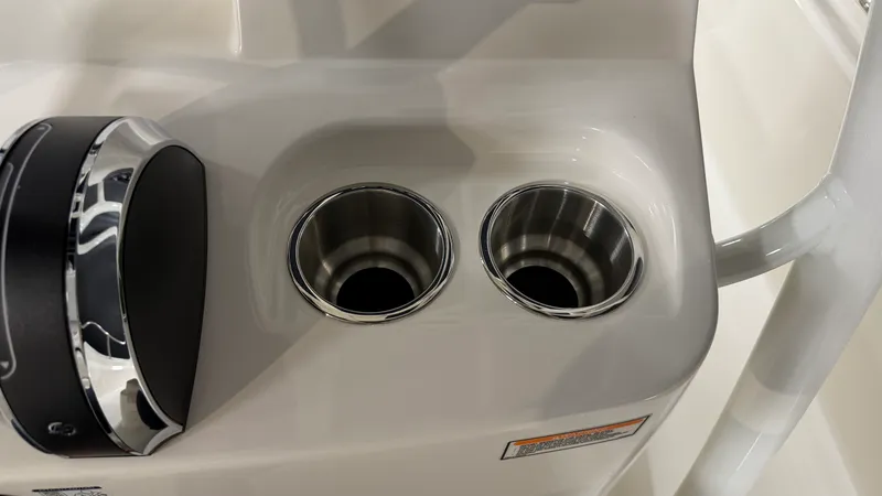 Slide: The Image of Boston Whaler 190 Montauk 2026 - 45