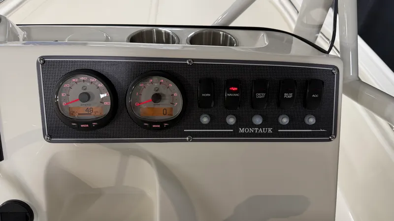 Slide: The Image of Boston Whaler 190 Montauk 2026 - 47