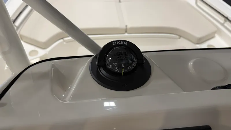 Slide: The Image of Boston Whaler 190 Montauk 2026 - 49