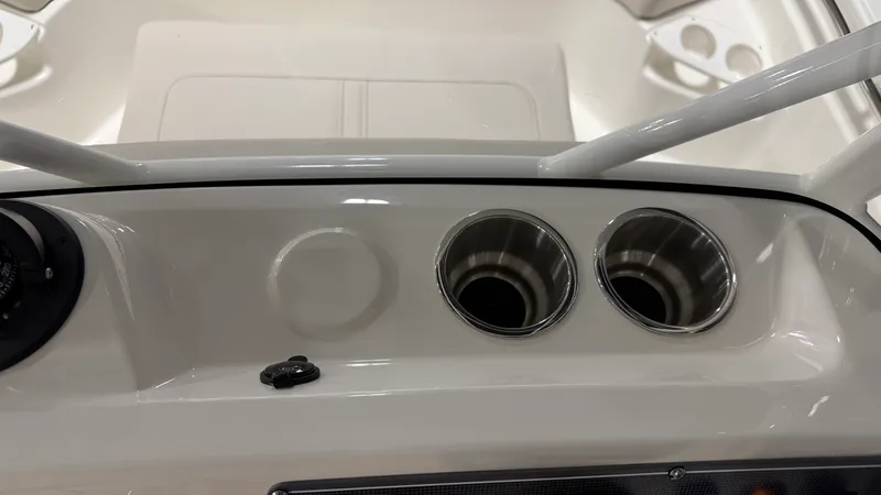 Slide: The Image of Boston Whaler 190 Montauk 2026 - 50