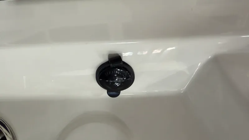 Slide: The Image of Boston Whaler 190 Montauk 2026 - 51