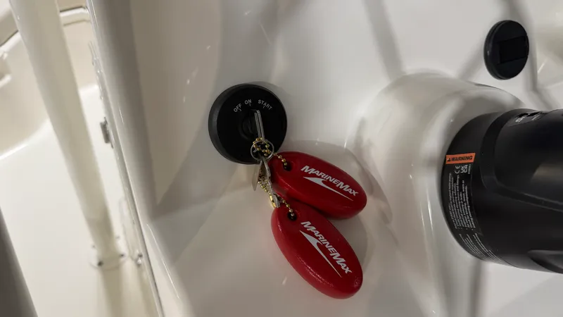 Slide: The Image of Boston Whaler 190 Montauk 2026 - 52