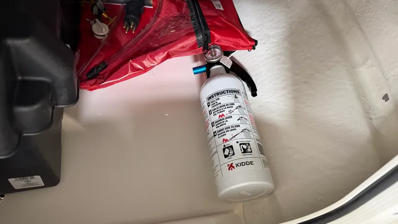 Slide: The Image of Boston Whaler 190 Montauk 2026 - 63