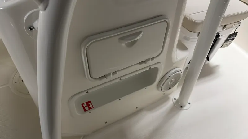 Slide: The Image of Boston Whaler 190 Montauk 2026 - 65