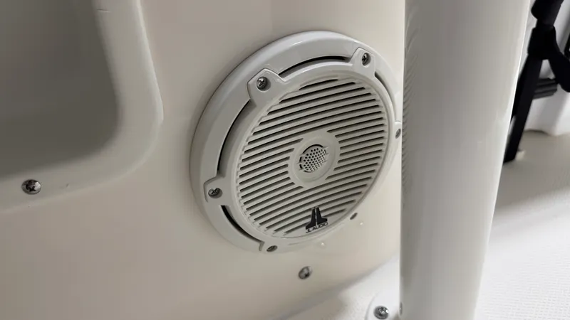 Slide: The Image of Boston Whaler 190 Montauk 2026 - 67