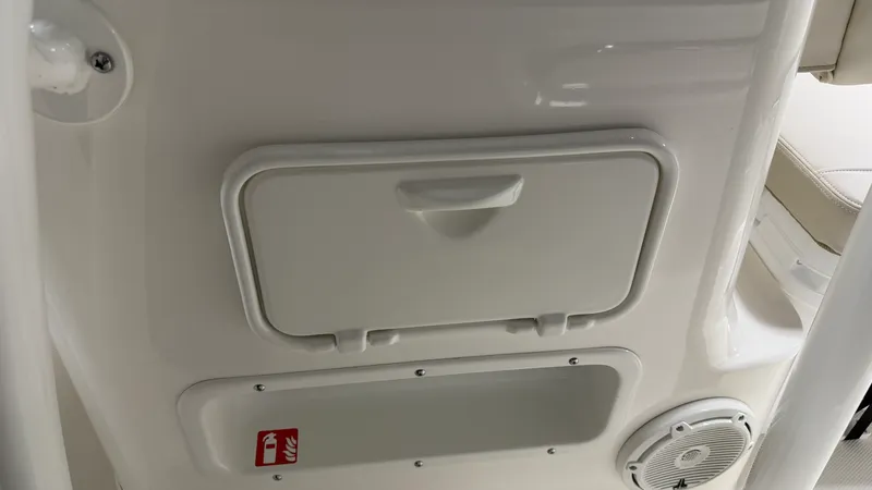 Slide: The Image of Boston Whaler 190 Montauk 2026 - 68