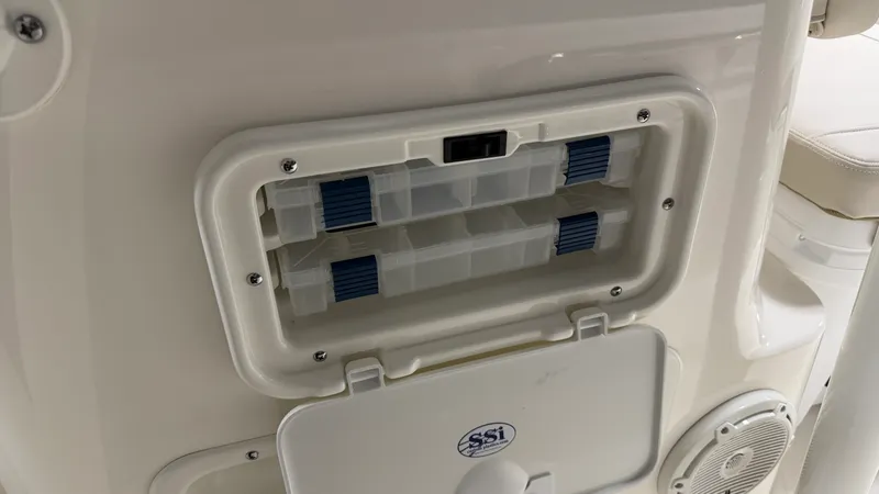 Slide: The Image of Boston Whaler 190 Montauk 2026 - 69