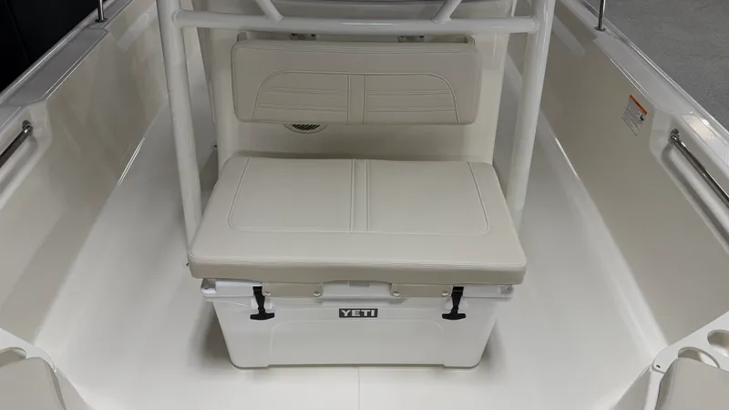 Slide: The Image of Boston Whaler 190 Montauk 2026 - 71