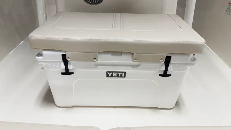 Slide: The Image of Boston Whaler 190 Montauk 2026 - 72