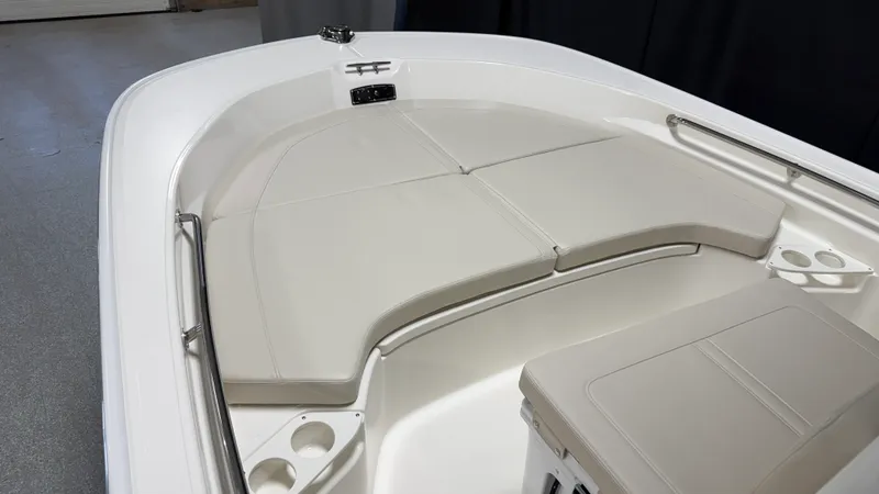 Slide: The Image of Boston Whaler 190 Montauk 2026 - 73
