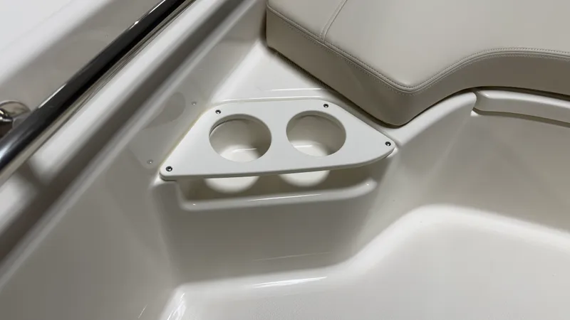 Slide: The Image of Boston Whaler 190 Montauk 2026 - 74