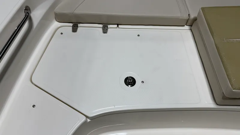 Slide: The Image of Boston Whaler 190 Montauk 2026 - 75