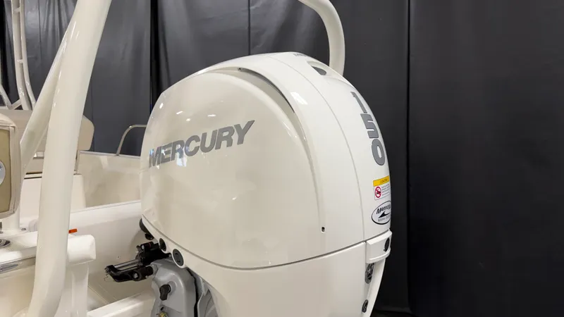 Slide: The Image of Boston Whaler 190 Montauk 2026 - 8