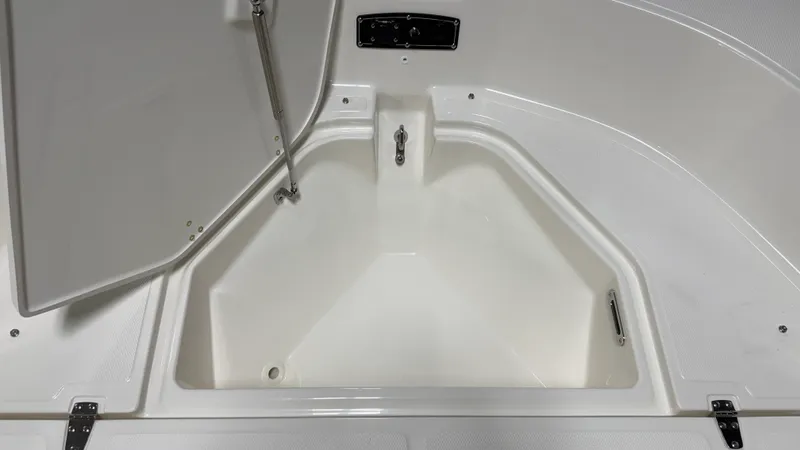 Slide: The Image of Boston Whaler 190 Montauk 2026 - 80