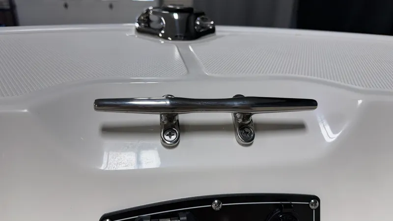 Slide: The Image of Boston Whaler 190 Montauk 2026 - 82