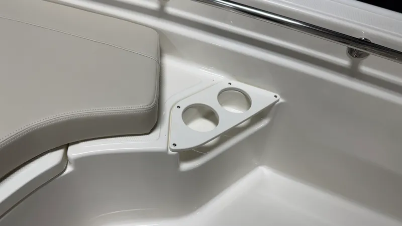 Slide: The Image of Boston Whaler 190 Montauk 2026 - 85