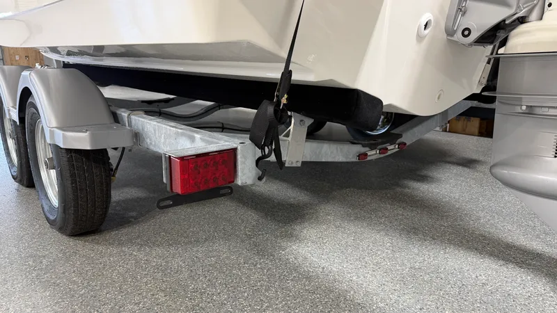 Slide: The Image of Boston Whaler 190 Montauk 2026 - 87