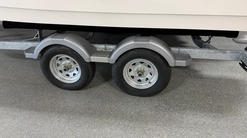 Slide: The Image of Boston Whaler 190 Montauk 2026 - 88