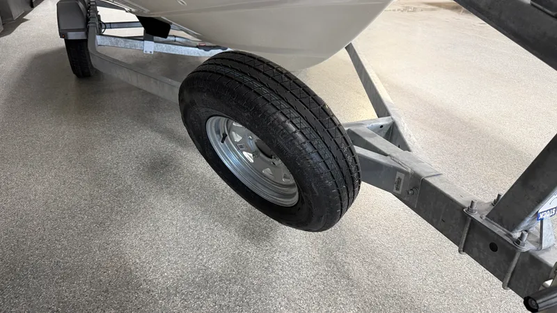 Slide: The Image of Boston Whaler 190 Montauk 2026 - 94