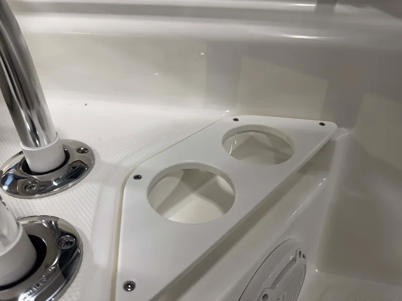 Slide: The Image of Boston Whaler 210 Montauk 2026 - 50