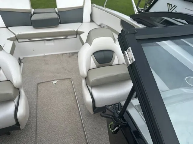 Slide: The Image of Scarab 215 HO 2015 - 6