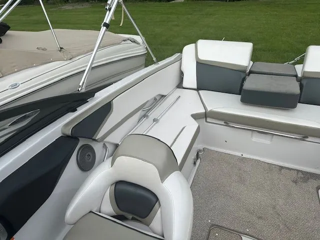 Slide: The Image of Scarab 215 HO 2015 - 8