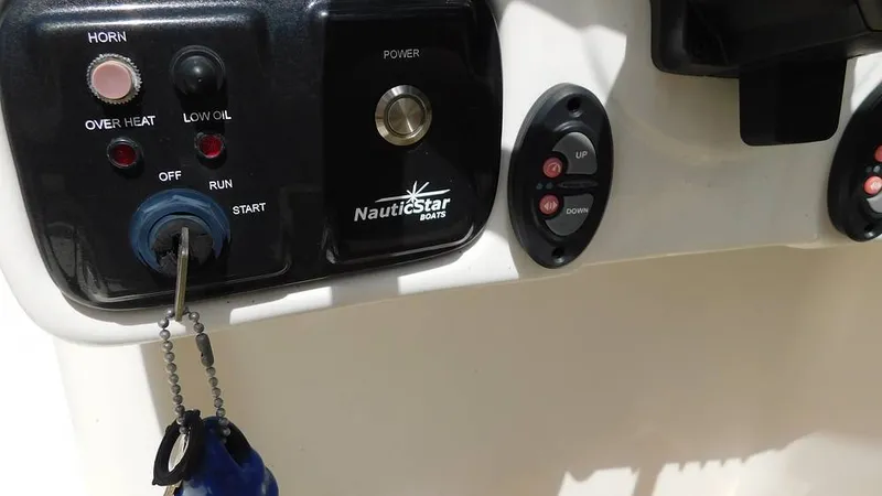 Slide: The Image of NauticStar 243 DC 2019 - 16519426
