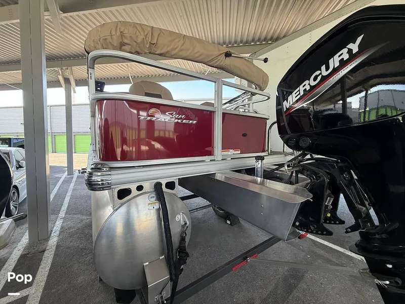 Slide: The Image of Sun Tracker BASS-BUGGY 18 DLX 2025 - 16445866