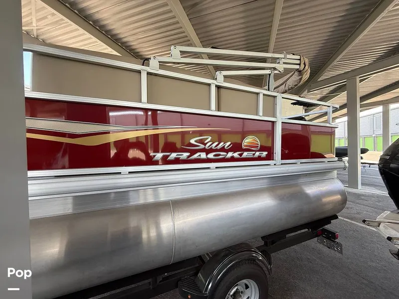 Slide: The Image of Sun Tracker BASS-BUGGY 18 DLX 2025 - 16445867