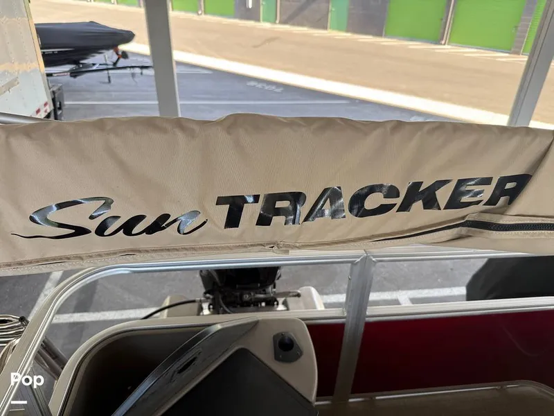 Slide: The Image of Sun Tracker BASS-BUGGY 18 DLX 2025 - 16445756