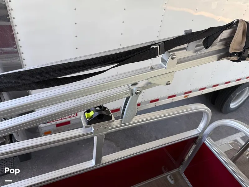 Slide: The Image of Sun Tracker BASS-BUGGY 18 DLX 2025 - 16445757