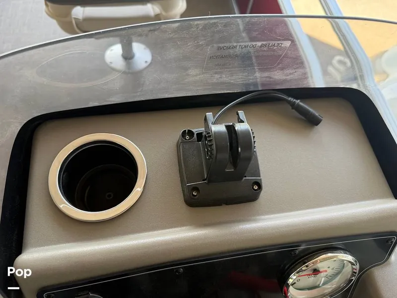 Slide: The Image of Lowrance Mount - 16445768