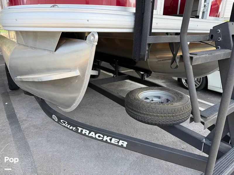 Slide: The Image of Spare Tire Mounted - 16445869