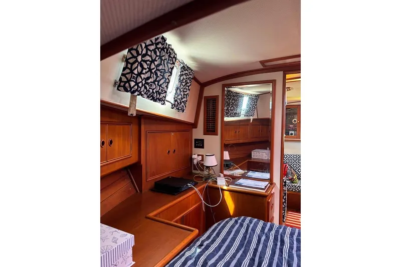 Slide: The Image of Grand Banks 38 Eastbay EX 1998 - 85
