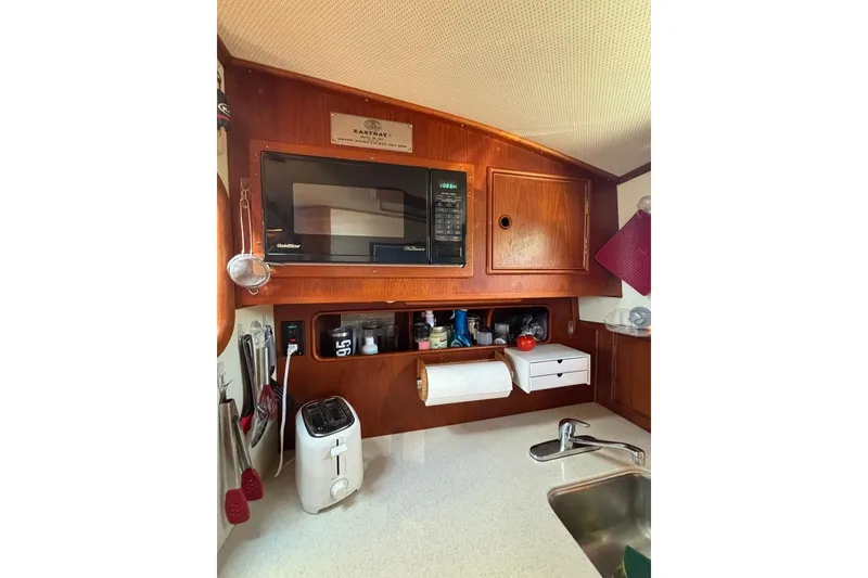 Slide: The Image of Grand Banks 38 Eastbay EX 1998 - 73