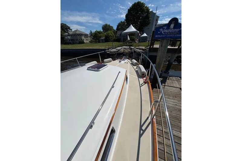 Slide: The Image of Grand Banks 38 Eastbay EX 1998 - 107