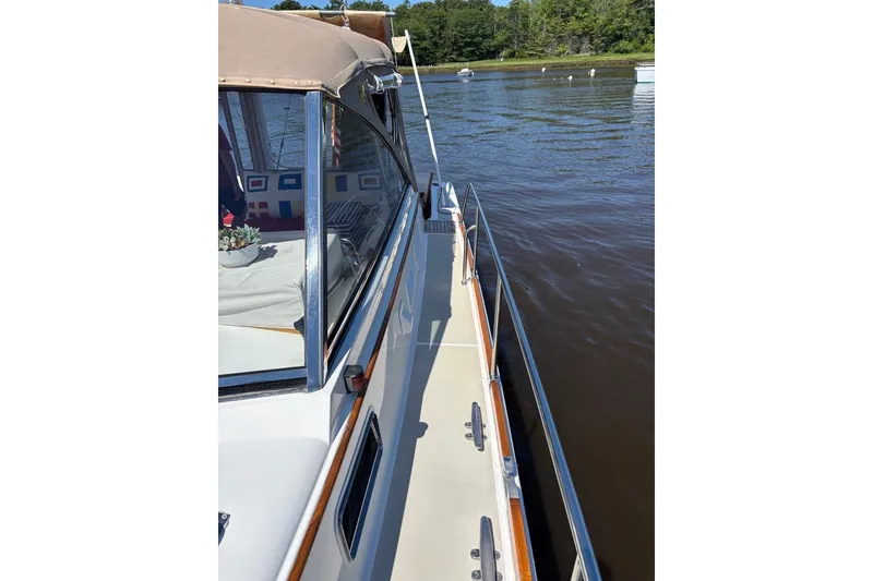 Slide: The Image of Grand Banks 38 Eastbay EX 1998 - 112