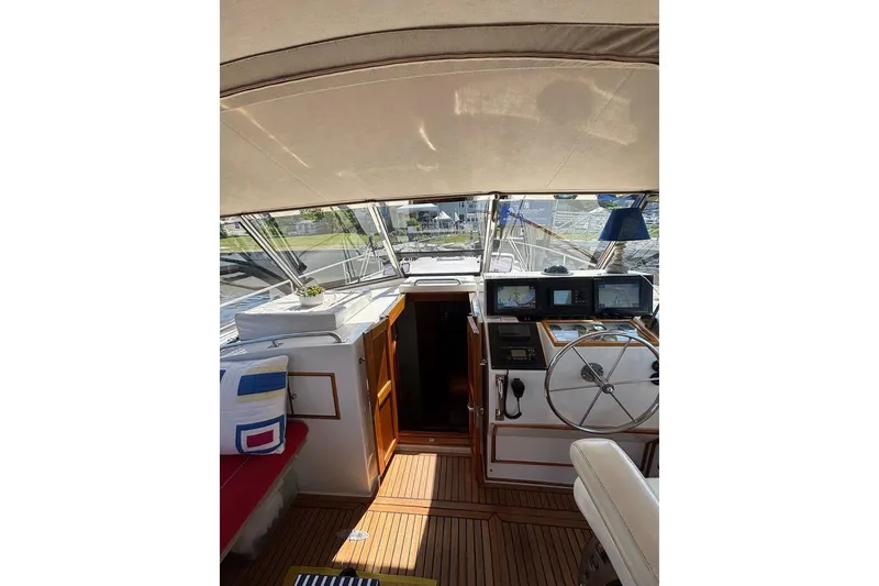 Slide: The Image of Grand Banks 38 Eastbay EX 1998 - 56