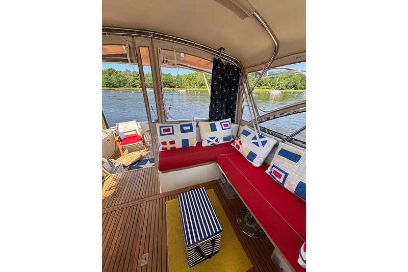 Slide: The Image of Grand Banks 38 Eastbay EX 1998 - 55