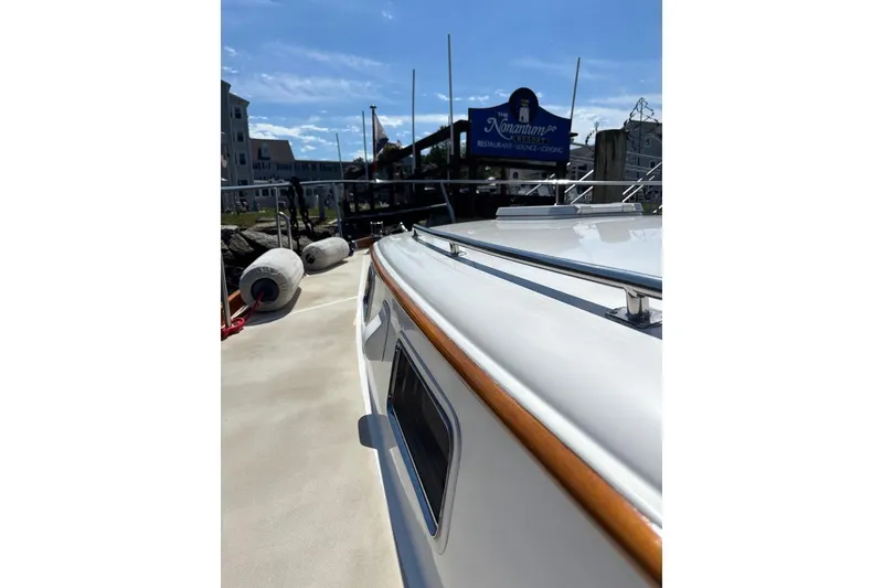 Slide: The Image of Grand Banks 38 Eastbay EX 1998 - 114
