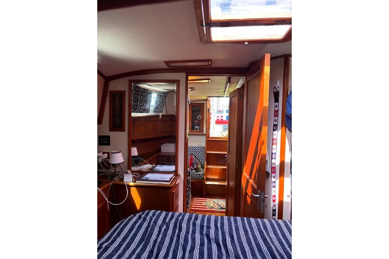 Slide: The Image of Grand Banks 38 Eastbay EX 1998 - 83