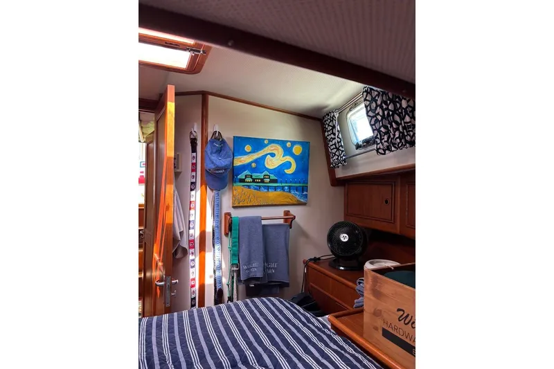 Slide: The Image of Grand Banks 38 Eastbay EX 1998 - 84