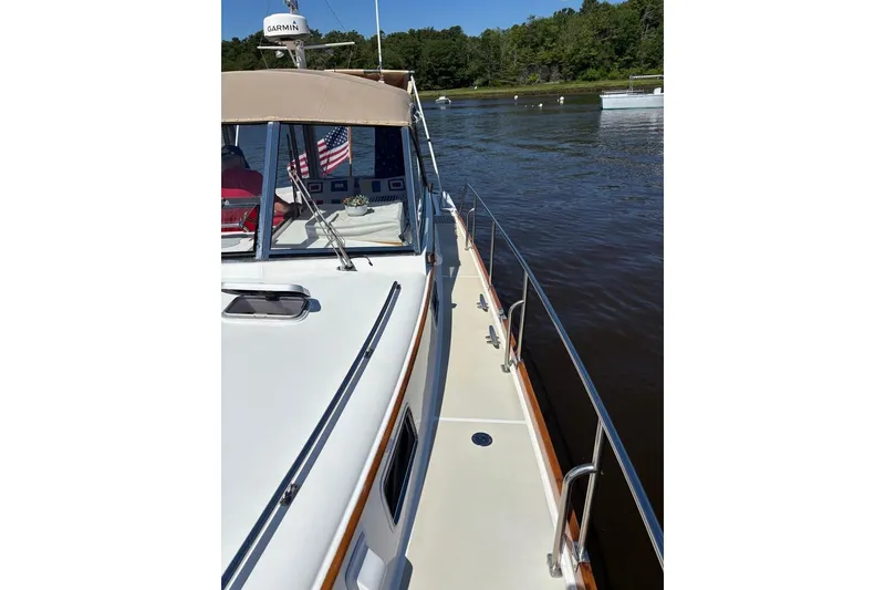 Slide: The Image of Grand Banks 38 Eastbay EX 1998 - 111