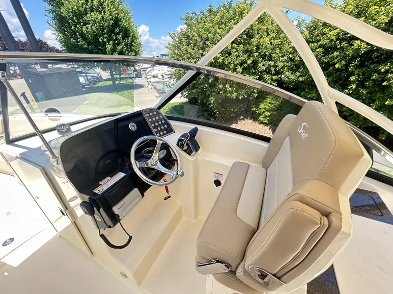 Slide: The Image of Scout 255 Dorado 2024 - 10