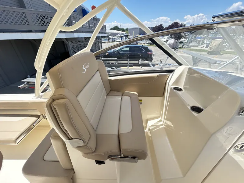 Slide: The Image of Scout 255 Dorado 2024 - 11