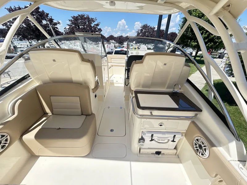 Slide: The Image of Scout 255 Dorado 2024 - 14